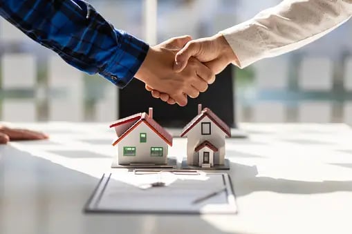 Real Estate Hand Shake Photo